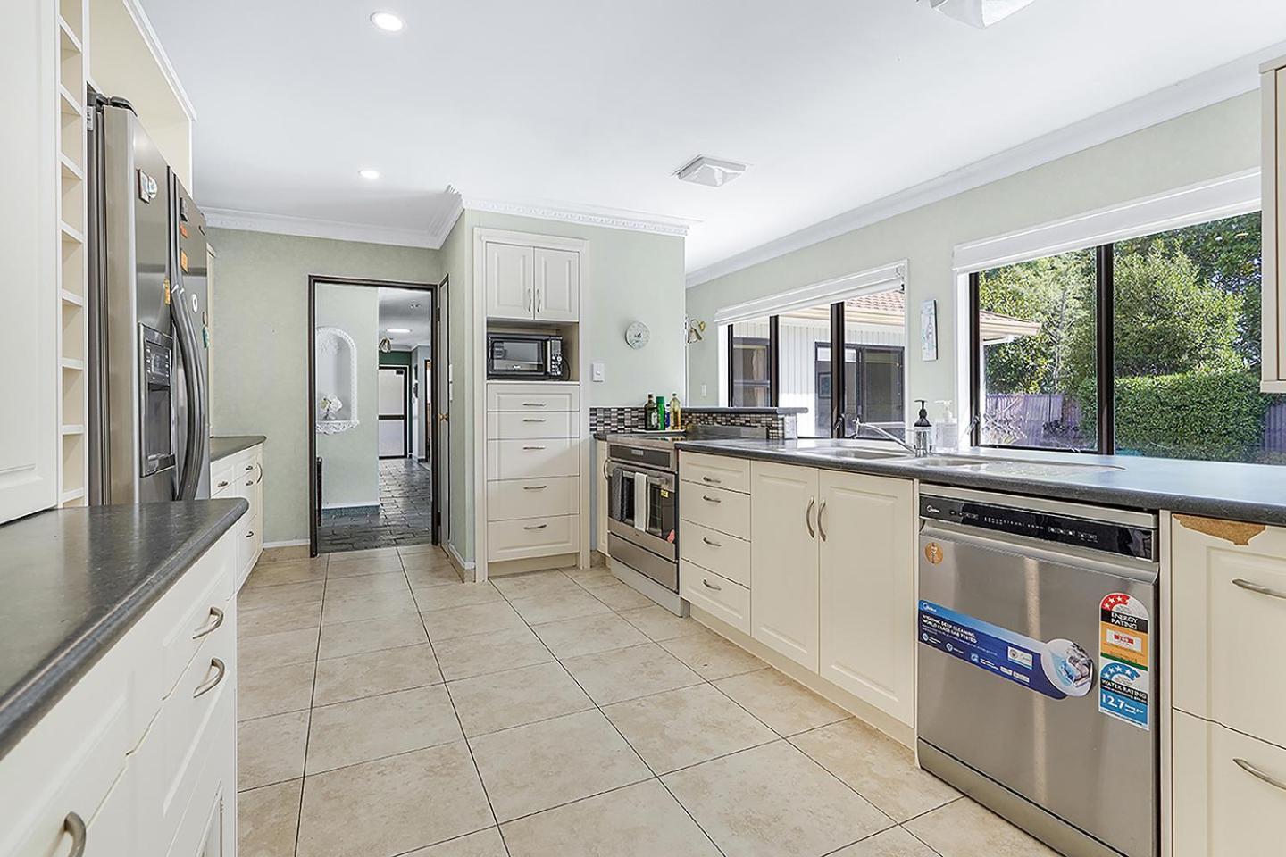 Wow, Spacious Home With A Pool Hamilton Exterior photo
