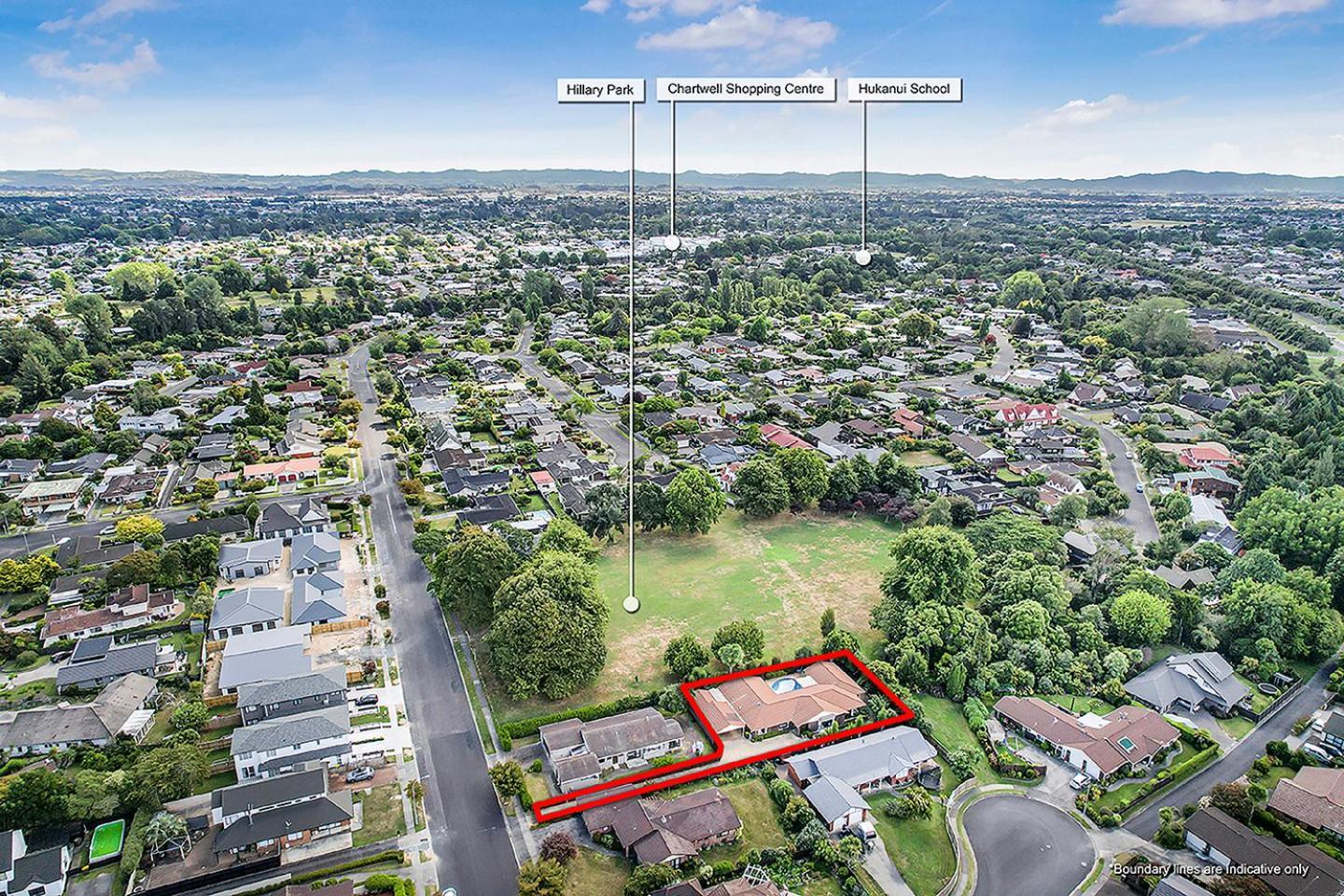 Wow, Spacious Home With A Pool Hamilton Exterior photo
