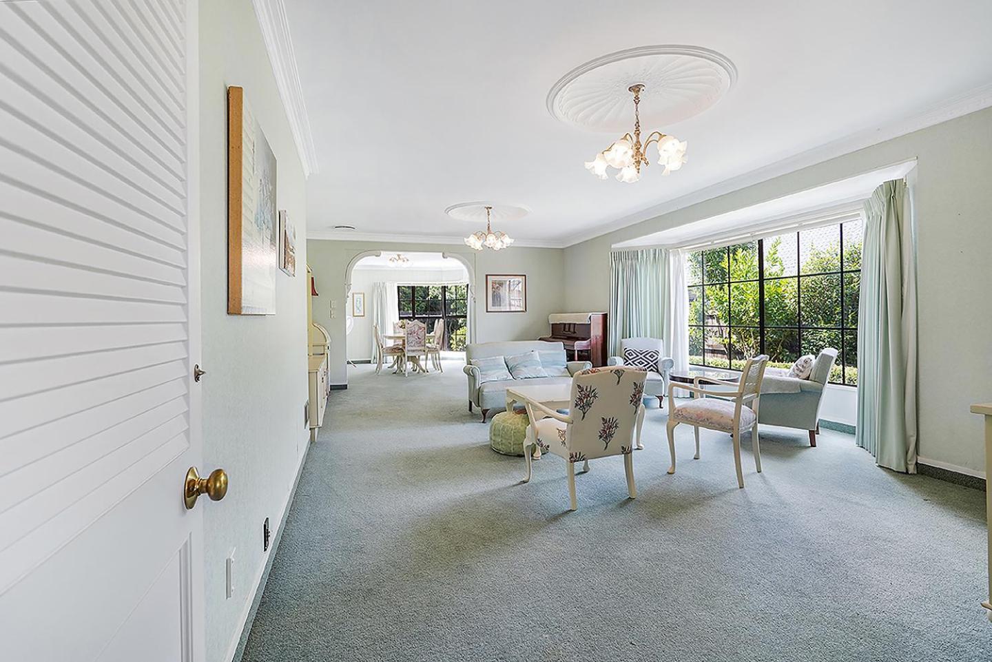 Wow, Spacious Home With A Pool Hamilton Exterior photo